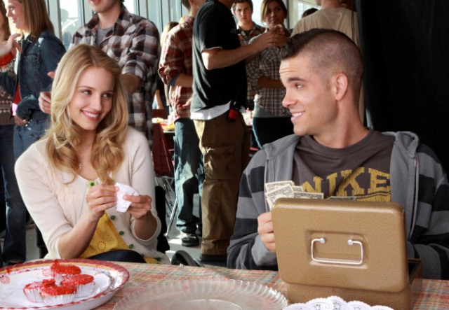 Quinn (Dianna Agron, L) and Puck (Mark Salling, R) work at the Glee Club's bake sale in the 
