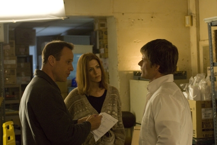 Writer/Director Stephen Belber, Jennifer Aniston and Steve Zahn on the set of MANAGEMENT