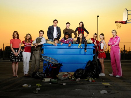 GLEE: The new one-hour comedy musical series about a group of aspiring underdogs will special preview  Tuesday, May 19 (9:00-10:00 PM ET/PT) on FOX. Pictured Top row L-R: Cory Monteith, Chris Colfer and Lea Michele. Bottom L-R: Jayma Mays, Jessalyn Gilsig, Matthew Morrison, Kevin McHale, Amber Riley, Jenna Ushkowitz, Mark Salling, Dianna Agron and Jane Lynch. ©2009 Fox Broadcasting Co. CR: Patrick Ecclesine/FOX