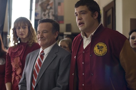 Alexie Gilmore, Robin Williams, and Zach Sanchez in WORLD’S GREATEST DAD, a Magnolia Pictures release. 